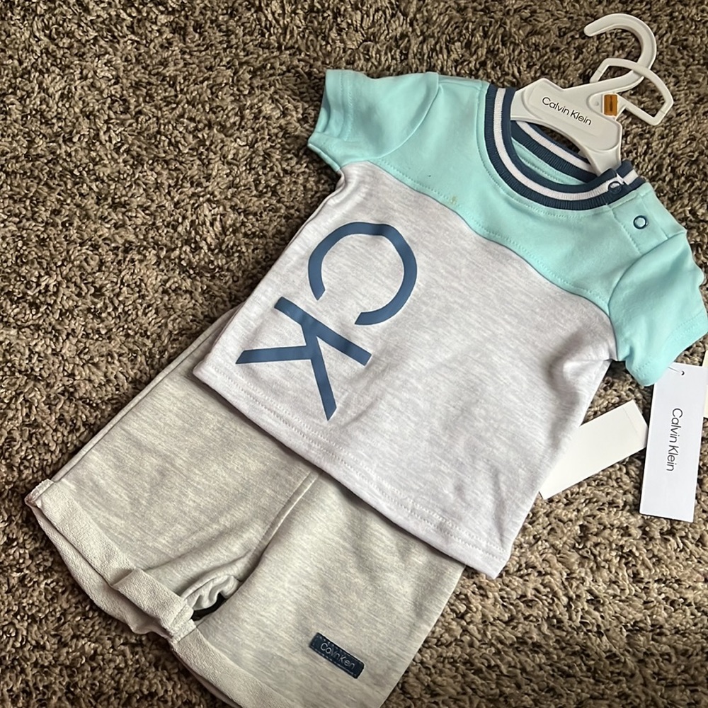 Brand new Calvin Klein new born outfit $40 0-3 months
